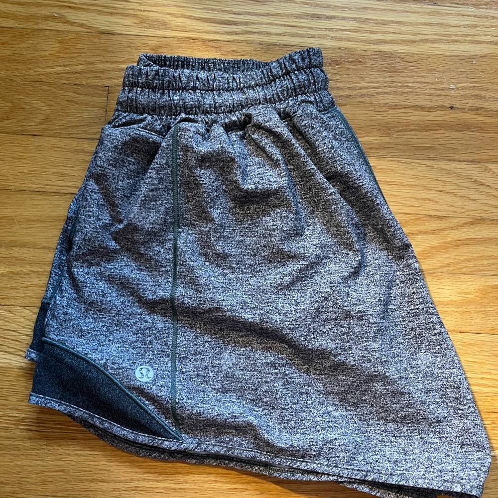 lululemon Women’s size 8 low rise 4 inch Athletic Shorts - Hotty Hot